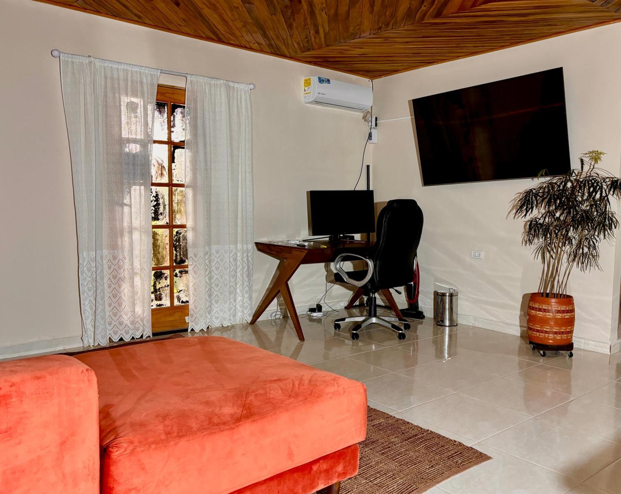 La Veranda Hotel & Restaurant مينسا المظهر الخارجي الصورة